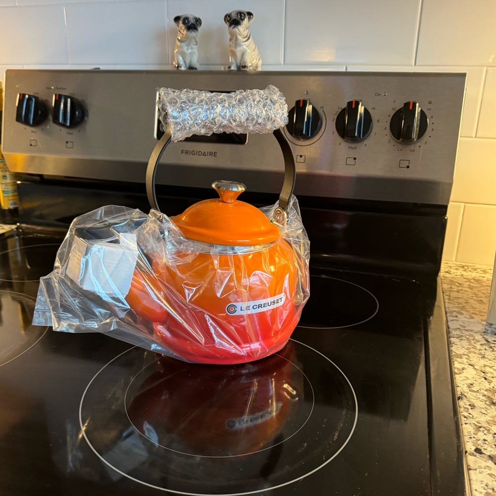 New Le Creuset tea pot never used